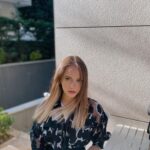 Miray Daner Instagram - Bir kahve içip çıkacağım ☕️