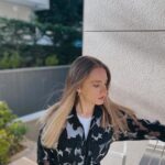 Miray Daner Instagram - Bir kahve içip çıkacağım ☕️
