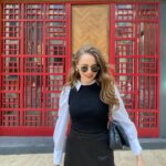 Miray Daner Instagram - Yürüyorum sana doğru 🏄🏼‍♀️