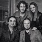 Miray Daner Instagram - Hepsi birbirinden değerli canım ekip arkadaşlarım. Her birinizle çalışmaktan büyük onur duydum. Hevesle ve inançla yola çıktığımız Saygı’nın çekim sürecini tamamladık. Emeği geçen herkese sonsuz teşekkürler. 27 Ekim’de buluşmak üzere. Saygılar bizden. 🤍 #SAYGI @blutv @inter_medya