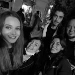 Miray Daner Instagram - Hepsi birbirinden değerli canım ekip arkadaşlarım. Her birinizle çalışmaktan büyük onur duydum. Hevesle ve inançla yola çıktığımız Saygı’nın çekim sürecini tamamladık. Emeği geçen herkese sonsuz teşekkürler. 27 Ekim’de buluşmak üzere. Saygılar bizden. 🤍 #SAYGI @blutv @inter_medya