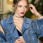 Miray Daner Instagram - Styling: @rutkayozis Makeup: @aynnur Hair: @ibrahimzengin 🤍: @simgebirben @lol.official @baguette_jewellery