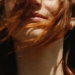 Miriam Leone Instagram - Ci siamo. Vorrei riuscire a trovare le parole giuste per raccontarvi la mia emozione… Qui sono in cima all’Etna, a casa. Non potete immaginare la felicità di questi giorni trascorsi a girare il video manifesto di @lavika.official, che non vedo l’ora di potervi svelare. Ho gli occhi ancora pieni di meraviglia per questa terra che mi pulsa nelle vene e mi commuove sempre…In questo video di backstage c’è un po’ del freddo che faceva, mio marito e il mio mare, il cuore senza pesi, l’estasi e l’attesa del dietro le quinte, la troupe meravigliosa con cui abbiamo condiviso la magia di quei momenti… e si intravede anche qualcosa di quello che sarà… Come avrete già capito, Lávika è un progetto a cui lavoro da più di due anni, che mette insieme tutto quello che mi nutre e mi fa stare bene. Dentro c’è molto di me e tutto il mio cuore. Pieno di gratitudine. 🙏🏻 #Lavika #MadeInSicily