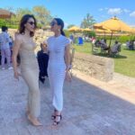 Miriam Leone Instagram - Lanciare un brand, condividere un luogo di benessere e bellezza è una delle avventure più belle e sorprendenti della mia vita @lavika.official ha visto la luce oggi ed io ringrazio la mia amica @marielouisescio per averci ospitato a @lapostavecchiahotel , che riapre in una nuova veste. Grazie a tutto il team di lavoro di questa mia nuova avventura, grazie a tutti gli amici che hanno celebrato con noi…inizia una nuova grande avventura … 🌬️♥️🌋🫶🏻