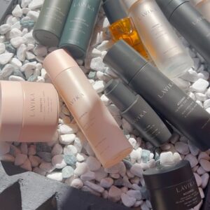 Miriam Leone Instagram - Lanciare un brand, condividere un luogo di benessere e bellezza è una delle avventure più belle e sorprendenti della mia vita @lavika.official ha visto la luce oggi ed io ringrazio la mia amica @marielouisescio per averci ospitato a @lapostavecchiahotel , che riapre in una nuova veste.
Grazie a tutto il team di lavoro di questa mia nuova avventura, grazie a tutti gli amici che hanno celebrato con noi…inizia una nuova grande avventura … 
🌬️♥️🌋🫶🏻