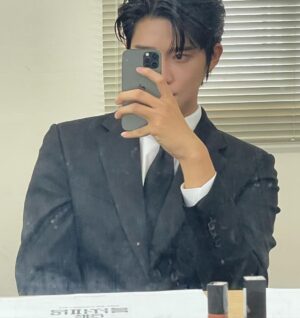 Moon Sang-min Instagram - Wedding impossible🖤