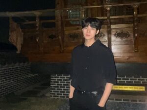 Moon Sang-min Instagram - 23S/S NEW BUCKAROO👖🤍

#광고 #버커루 #showyourfit 
#데님팬츠 #여름티셔츠