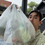 Nadech Kugimiya Instagram - 🏖️จัดทริป outing เป็นรางวัลให้กับ หัวหน้าแผนกบัญชีของบริษัทคูกิมิยะ ในฐานะผู้ช่วยดูแลการเงินมาตลอดหลาย 10 ปี🧧🧧 🎗️ถ่ายรูปทั้งวัน กินทั้งวัน นอนทั้งวัน ☀️