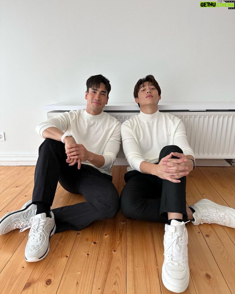 Nadech Kugimiya Instagram - 🕺🏻🕺🏻งานยัยเง้ออออ กับพี่ชาย @mark_prin 🕺🏻🕺🏻