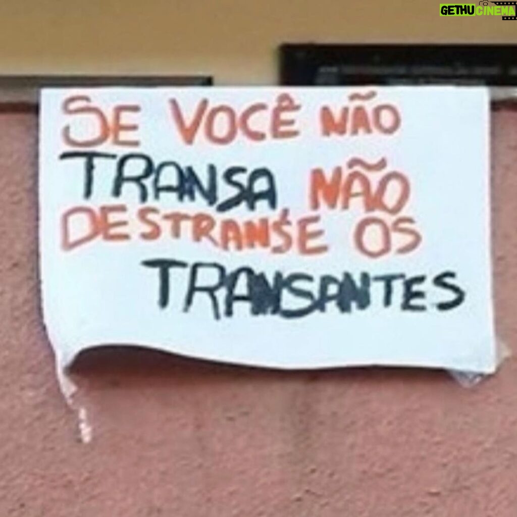 Nanda Costa Instagram - 6/9! Marque o @ e não diga nada! Se puder, COPULEM! #diadosexo #façamos Obs: sobre a foto de número 6, eu roubei de um post da @deboralamm , apesar de concordar com a frase, quero deixar bem claro que não fui eu que pichei . Aliás, eu roubei dela vários desses “ lambe lambe “ ( alguém sabe o plural de lambe lambe?) Enfim… Façamos!