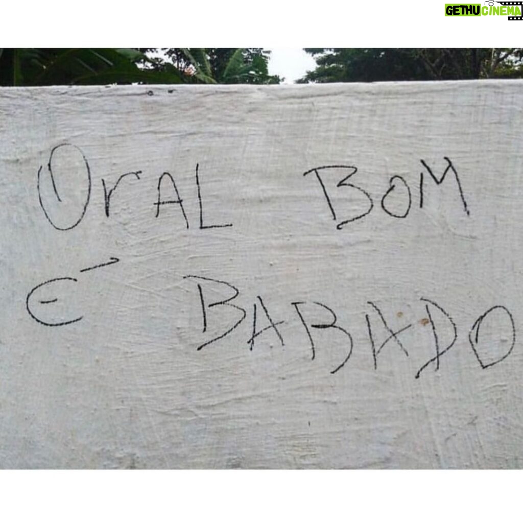 Nanda Costa Instagram - 6/9! Marque o @ e não diga nada! Se puder, COPULEM! #diadosexo #façamos Obs: sobre a foto de número 6, eu roubei de um post da @deboralamm , apesar de concordar com a frase, quero deixar bem claro que não fui eu que pichei . Aliás, eu roubei dela vários desses “ lambe lambe “ ( alguém sabe o plural de lambe lambe?) Enfim… Façamos!