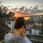 Natalia Téllez Instagram - Cuando quieres la foto pero te da pena posar enfrente de los transeúntes
