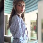Natalia Téllez Instagram - Making off de @estilodf @alanestrada @andrespalaciosd1 y su servilleta celebrando @sietevecesadios y los tríos funcionales 🫣♥️ Pelo 2000’ milero de @davehairdresser Maquillaje @nancylopez_makeup