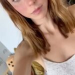 Natalia Téllez Instagram - Oigaaaan traigo algo que quiero contarles porque literal me ha ayudado a recuperar el tono natural de mis axilas. @dove #DoveSienteElCambio #Publicidad #SaludEsBelleza