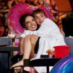 Natalia Téllez Instagram - Las amo @netasdivinastv feliz aniversario y feliz navidad a todos los que nos acompañan hasta en tinas de hielo ☃️🌬️🫣❤️