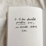 Natalia Téllez Instagram - El gorro de la suerte, el cielo que nos contempla y la niña de mis ojos ✨ (la pintura es Mía y se llama “mujer fuego”)