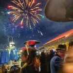 Natalia Téllez Instagram - Emi alcanzó a ver los fuegos artificiales, @ariwilhelm trajo uvas en bolsas ziploc porque aquí no se acostumbra, @zaabs me besó al final del conteo, @thisismysouthbay me hizo reír mucho…no puedo pedir nada mas. Estoy contenta y tantito cruda 🎆🎇