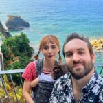 Natalia Téllez Instagram - Se habla del amor en un romanticismo que no le alcanza a la realidad, al equipo y la complicidad, a sentir que se construye un universo con amor y se sostiene de trabajo y acuerdos, de miradas cómplices en medio del cansancio y el abrazo profundo que te pega de vuelta. Te amo hondo ,muy real, sostienes mi raíz y me permites crecer. Gracias por ser ♥️ @zaabs te amo