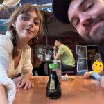 Natalia Téllez Instagram - Se habla del amor en un romanticismo que no le alcanza a la realidad, al equipo y la complicidad, a sentir que se construye un universo con amor y se sostiene de trabajo y acuerdos, de miradas cómplices en medio del cansancio y el abrazo profundo que te pega de vuelta. Te amo hondo ,muy real, sostienes mi raíz y me permites crecer. Gracias por ser ♥️ @zaabs te amo