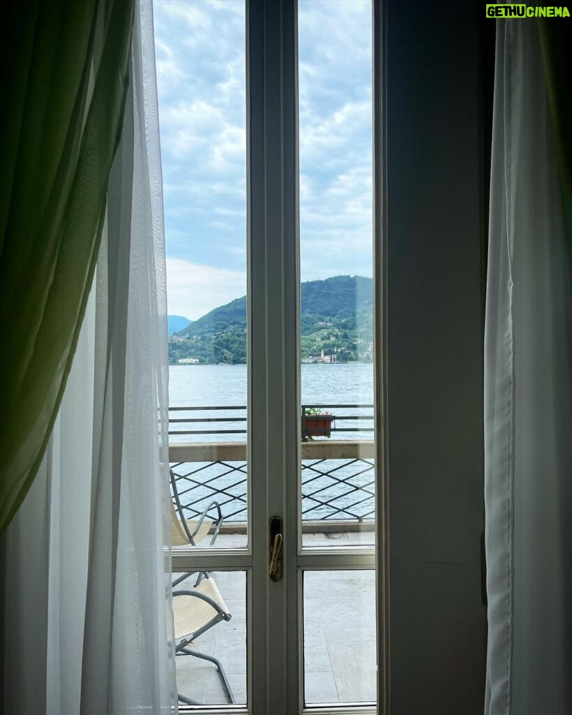 Natalie Mariduena Instagram - 📍🇮🇹 Lago di Como