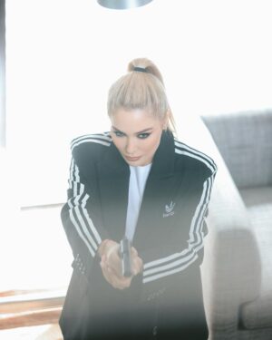 Natalya Rudova Instagram - «Жизнь по вызову 2»🎬

Всем спасибо , сьемки закончились🎬🐈‍⬛
Не могу не поделиться этими шикарными кадрами.
