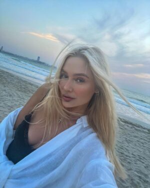 Natalya Rudova Instagram - Я бесконечно люблю Море..
Это самая большая моя любовь.. наверное сама «Любовь» должна быть именно такой как Море… ❤️
Сча…