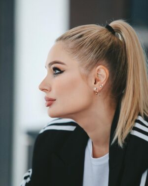 Natalya Rudova Instagram - «Жизнь по вызову 2»🎬

Всем спасибо , сьемки закончились🎬🐈‍⬛
Не могу не поделиться этими шикарными кадрами.