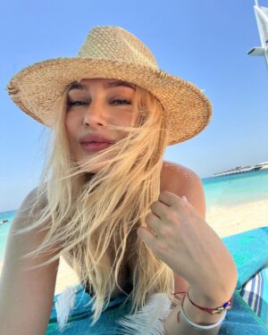 Natalya Rudova Instagram - Ну как же без фоток с пляжа🤪
Делюсь с вами теплом🤗❤️