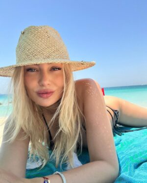Natalya Rudova Instagram - Ну как же без фоток с пляжа🤪
Делюсь с вами теплом🤗❤️