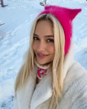 Natalya Rudova Instagram - Праздник к нам приходит…🎄

У кого есть новогоднее настроение?🎉