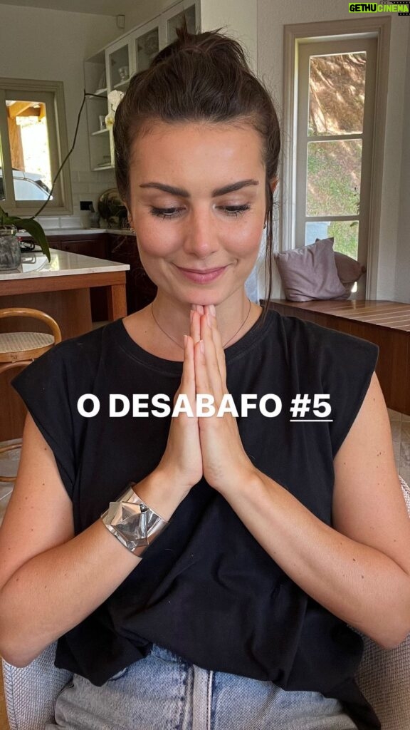 Nathalia Arcuri Instagram - Os bastidores que ninguém vê. Esse é o penúltimo capítulo do desabafo e espero que as minhas experiências e momentos de desespero sejam um alívio pra quem possa estar cruzando a mesma ponte. O que eu te garanto: vai passar. Apenas permita-se mudar, transformar, ressignificar. Peça ajuda como eu pedi. Coisas mágicas acontecem quando você se permite pedir ajuda. De Deus. Da Família. Dos seus amigos de verdade. Como disse Nietzsche: “Somente aquele que tiver o caos dentro de si poderá dar à luz a grande estrela bailarina”.