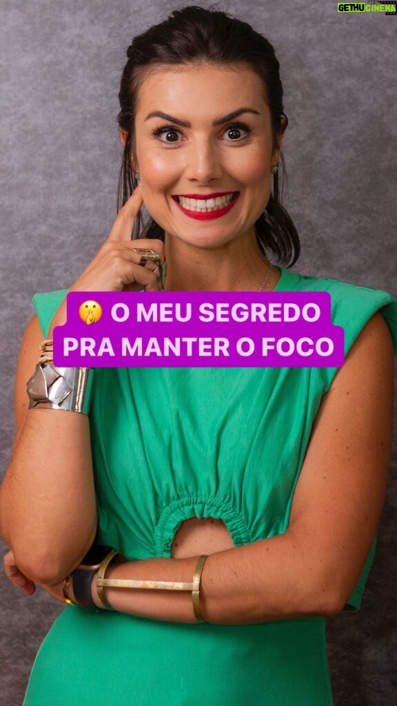 Nathalia Arcuri Instagram - Tá difícil lembrar e cumprir com suas metas? Comente EU QUERO que eu mando na sua DM um planner financeiro completo e gratuito pra te ajudar nessa missão 😎 “Mas, Nath, estamos em março, vale ainda começar um planner?!” Criatura, independentemente do mês, você ainda vai ter metas pra cumprir e contas pra pagar, certo? E pra conseguir lidar com as questões financeiras, seu cérebro sempre vai preferir caminhos mais fáceis. O planner é esse atalho 😱 Mas, claro, existem outras formas pra lembrar e focar na sua meta: 👉Tatuar na testa (brincadeira com um fundo de verdade 👀); 👉Fazer boletos pessoais. Defina um valor mensal para investir e comece a pagar seus boletos. Pode começar com pouquinho; 👉Dividindo seus sonhos com sua família e amigos que você sabe que vão te apoiar (e cobrar) pra você chegar lá! Agora volta lá no início da legenda e faz o que te pedi. Comenta aqui EU QUERO pra receber o planner e, finalmente, conseguir se organizar pra realizar seus sonhos mais selvagens! RAWR 🦁