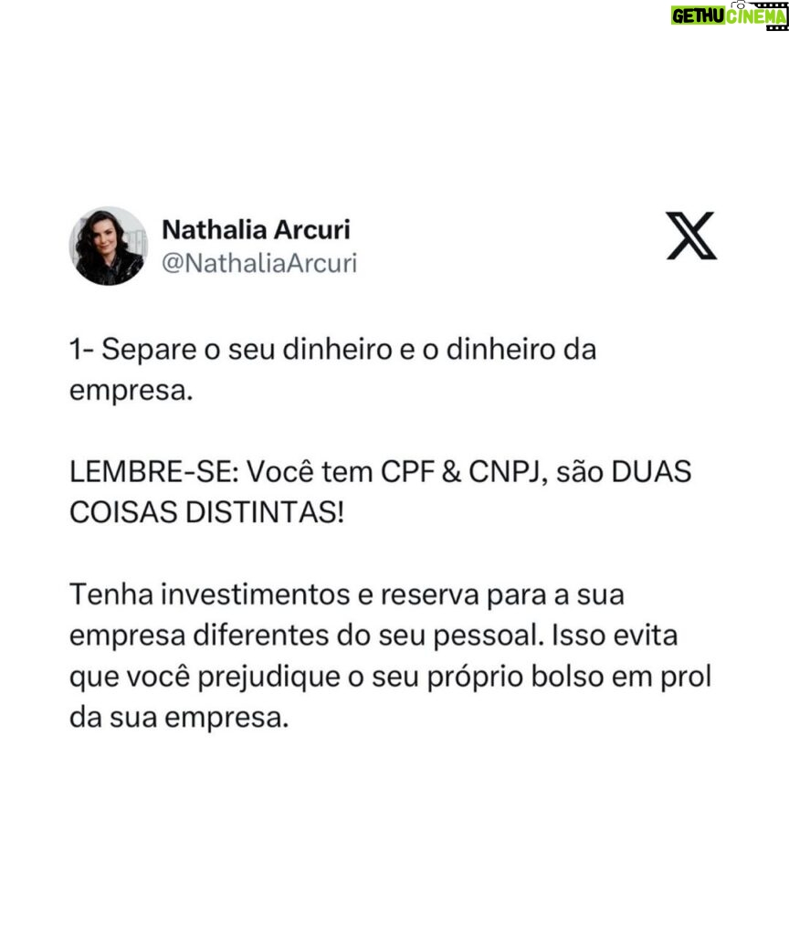 Nathalia Arcuri Instagram - Nossa, Nath! Mas tô só começando. Preciso realmente pensar nisso? Você está criando uma fonte de renda, lembre-se disso. É a sua empresa! É preciso profissionalizar ao máximo, ou vai se tornar apenas um passatempo caro. Segundo o relatório da Global Entrepreneurship Monitor (GEM) 2022, realizado pelo Sebrae e pela Associação Nacional de Estudos em Empreendedorismo e Gestão de Pequenas Empresas (Anegepe), 67% da população adulta estava envolvida com o empreendedorismo. Parte desse número são potenciais empreendedores, o que fez com que o Brasil ocupasse o 2º lugar nessa categoria, ficando atrás somente da Índia, no ano do relatório. Somos empreendedores natos 😎 Mas, claro, apesar do brasileiro ter essa alma de negócios, só a alma não sustenta uma empresa. É preciso adquirir conhecimento e aplicar no dia a dia pro empreendimento dar certo! DITO ISSO… Arrasta pro lado pra ver as 5 dicas que separei pra você, imprime, cola em todo lugar da casa pra não esquecer e já manda para as autônomas/autônomos MEIs e donas e donos de empresas que precisam ler isso👇