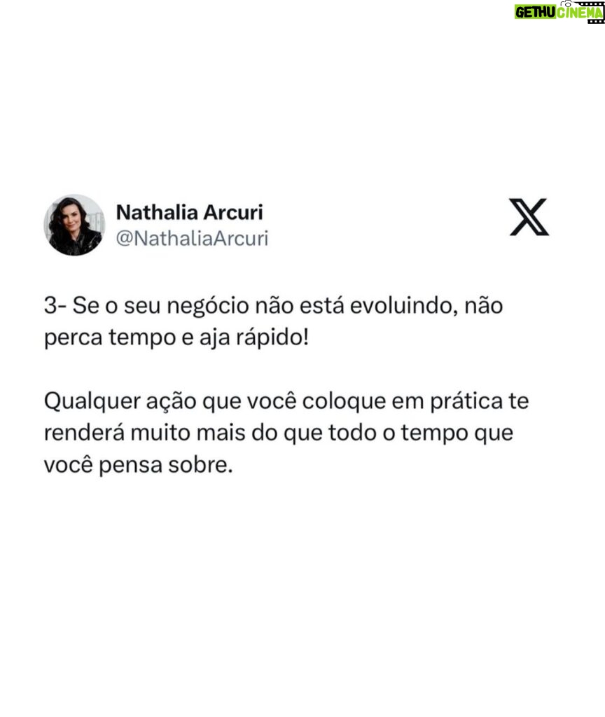 Nathalia Arcuri Instagram - Nossa, Nath! Mas tô só começando. Preciso realmente pensar nisso? Você está criando uma fonte de renda, lembre-se disso. É a sua empresa! É preciso profissionalizar ao máximo, ou vai se tornar apenas um passatempo caro. Segundo o relatório da Global Entrepreneurship Monitor (GEM) 2022, realizado pelo Sebrae e pela Associação Nacional de Estudos em Empreendedorismo e Gestão de Pequenas Empresas (Anegepe), 67% da população adulta estava envolvida com o empreendedorismo. Parte desse número são potenciais empreendedores, o que fez com que o Brasil ocupasse o 2º lugar nessa categoria, ficando atrás somente da Índia, no ano do relatório. Somos empreendedores natos 😎 Mas, claro, apesar do brasileiro ter essa alma de negócios, só a alma não sustenta uma empresa. É preciso adquirir conhecimento e aplicar no dia a dia pro empreendimento dar certo! DITO ISSO… Arrasta pro lado pra ver as 5 dicas que separei pra você, imprime, cola em todo lugar da casa pra não esquecer e já manda para as autônomas/autônomos MEIs e donas e donos de empresas que precisam ler isso👇