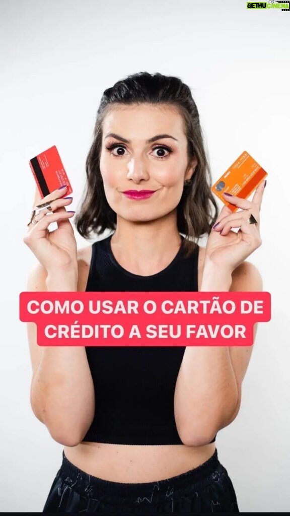 Nathalia Arcuri Instagram - Então o cartão de crédito é ruim? Não. Quando usado de forma inteligente e com cautela, o cartão pode sim ser uma ferramenta muito útil no dia a dia, podendo nos ajudar a acumular pontos, que se transformarão em milhas e depois em prêmios, viagens, cashback… Então da próxima vez que você for passar o cartão, lembra desse post e faça um uso inteligente e estratégico dessa ferramenta, combinado? Já compartilha com quem precisa 👇