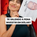 Nathalia Arcuri Instagram – A taxa de juros dos Estados Unidos segue alta e é o momento ideal pra quem quer aumentar uma camada de DIVERSIFICAÇÃO da carteira!

“É pra colocar todos os meus investimentos no exterior então?”

NÃO.

Como qualquer investimento, antes de sair aplicando, avalie se faz sentido pro seu perfil de risco e para os seus objetivos, combinado?

Só pra você ter um panorama, em 2023, a moeda dos EUA desvalorizou 8,08% frente à nossa – e essa pode ser uma boa oportunidade pra comprar a moeda americana mais barata pra poder planejar aquela viagem tão sonhada pro exterior ou ainda buscar investimentos que rendam em dólar.

Nos EUA, eles também têm uma taxa reguladora como a nossa SELIC, que, hoje, continua em patamares elevados pros padrões norte-americano entre 5,25% e 5,50%. E você já sabe, taxa alta de juros é boa pra quem empresta dinheiro pro banco (pro Biden nesse caso).

Eu fiz um vídeo completo no YouTube da Me Poupe! (o link tá na bio), explicando o passo a passo de como montar uma estratégia começando do zero pra quem nunca investiu fora do Brasil mas tá com esse desejo de fazer o juro composto trabalhar na gringa.🎬 É só pesquisar no canal por “como começar a investir em dólar”.