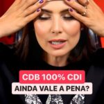 Nathalia Arcuri Instagram - Importante 👇 Hoje, 09/01/2024, a taxa SELIC está fixada em 11,75% ao ano e um CDB que paga 100% do CDI rende, por mês, 0,92%. "Mas Nath, então ainda vale a pena investir num CDB 100% do CDI?" Se você ainda nem começou a investir ou não tá com a sua reserva de emergência completa, o CDB a 100% do CDI continua sendo uma ótima opção. Geralmente, esses investimentos oferecem liquidez diária, ou seja, você pode resgatar a grana investida na hora que bem entender ou se realmente precisar. Para metas mais curtas, com prazo de até 6 meses, essa flexibilidade no resgate faz do CDB uma escolha acertada. Agora, para metas de médio e longo prazo, existem opções mais interessantes, como CDBs Prefixados e indexados à inflação, especialmente diante da perspectiva de queda da Selic em 2024. 🎁 Pra te ajudar vou te dar um presente ano novo, um GUIA COMPLETO pra você entender tudo sobre renda fixa e começar o ano com o pé nos investimentos. ✅ Baixe no link da BIO