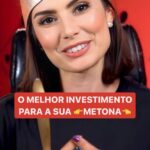 Nathalia Arcuri Instagram – ACREDITE! Em 2024 você vai conseguir investir e eu vou te ajudar nessa jornada. Pra começar, separei 3 tipos de investimento ba-ta-tas para você colocar seu suado dinheiro pra render. Tem vídeo lá no canal da @mepoupenaweb explicando cada um🫰

O primeiro investimento que eu indiquei foi com o CDB rendendo 100% do CDI. É mais conservador e tem um resgate imediato. Ótimo pra reserva de emergência ou metinhas de curto prazo. Mas, pra quem quer investir em metonas, eu indico o Tesouro prefixado.

“Tesouro o que, Nath?” 👀

Não entendeu o nome?! 🤔Se chama prefixado porque a taxa de juros é definida no momento em que você compra os títulos de dívida pública. Ao investir seu dinheiro na compra destes títulos, você tem alta liquidez, menor risco e já sabe quanto a sua grana vai render na data estipulada pro resgate do valor.

Aqui vale lembrar que se você tirar antes do vencimento você vai perder dinheiro. Então, esse é um investimento pra uma metona, aquele objetivo que tá lááá na frente. Que você vai conseguir cumprir daqui a alguns anos.

👉Onde encontrar: qualquer corretora digital ou bancão.

Se você já gostou dessa dica, passa pra frente!