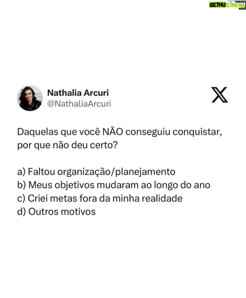 Nathalia Arcuri Instagram - Enfim, 2024 chegou! 🥳 E, pra todo começo de ciclo, a gente PRECISA recapitular o que já aconteceu pra APRENDER e melhorar quem somos e o que faremos com nós mesmos. Pra toda meta, você tem que ter disciplina e prazo. A disciplina te ajuda a se organizar e os prazos te dão o limite que é necessário pra definir quando agir pra alcançar seu objetivo. E, fazendo assim com suas metas financeiras, fica muito mais fácil chegar num sonho que antes era impossível de realizar. Em 2024, SONHE ALTO. Sim, você pode e deve fazer isso. Mas parta para a ação. Sonhar só por sonhar não leva ninguém a lugar algum. Adapte o que você precisa fazer e os prazos pra realizar esse sonho de acordo com a sua realidade. Só não deixe pra começar em 2000 e lá vai ano. Aproveite o novo ciclo de 2024 pra investir em suas metinhas, metas, metonas e metazonas. Eu sei (e você também sabe) que você é capaz. Comece agora baixando o Planner Financeiro no link da minha BIO🫰