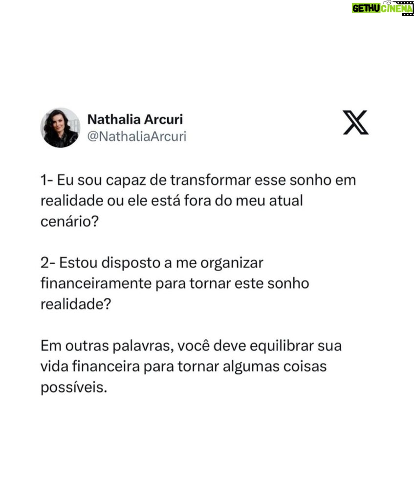 Nathalia Arcuri Instagram - Enfim, 2024 chegou! 🥳 E, pra todo começo de ciclo, a gente PRECISA recapitular o que já aconteceu pra APRENDER e melhorar quem somos e o que faremos com nós mesmos. Pra toda meta, você tem que ter disciplina e prazo. A disciplina te ajuda a se organizar e os prazos te dão o limite que é necessário pra definir quando agir pra alcançar seu objetivo. E, fazendo assim com suas metas financeiras, fica muito mais fácil chegar num sonho que antes era impossível de realizar. Em 2024, SONHE ALTO. Sim, você pode e deve fazer isso. Mas parta para a ação. Sonhar só por sonhar não leva ninguém a lugar algum. Adapte o que você precisa fazer e os prazos pra realizar esse sonho de acordo com a sua realidade. Só não deixe pra começar em 2000 e lá vai ano. Aproveite o novo ciclo de 2024 pra investir em suas metinhas, metas, metonas e metazonas. Eu sei (e você também sabe) que você é capaz. Comece agora baixando o Planner Financeiro no link da minha BIO🫰