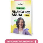 Nathalia Arcuri Instagram - CONSTÂNCIA é fazer um pouquinho todos os dias e CONTINUAR a fazer até virar um hábito. É assim na vida, e é assim na sua vida financeira também. Por exemplo, se você quer escrever melhor, escreva um pouquinho todos os dias. Se você quer ter mais saúde, pratique exercícios toda semana. E se você quiser ter sempre uma grana a mais no bolso, seja pra uma das suas metas, ou reserva de emergência, comece de pouquinho em pouquinho a investir todos os meses. “Ah, mas eu não tenho tanta grana assim pra investir em uma meta” Por isso mesmo que eu não tô falando de quantidade, e sim de constância. Pensa comigo: uma metona ou metazona que você tem são as mais difíceis de se cumprir, justamente porque têm um prazo maior pra poder juntar o dinheiro e fazer ele render. No entanto… 👇 Se você começar a fazer seu pé de meia começando agora e investindo todos os meses, ao longo do tempo o resultado vai ser tão impressionante que você vai querer voltar no tempo só pra dizer “brigada, de nada” pro seu “EU” que começou tudo isso lá trás. E pra te ajudar a manter a constância na sua vida financeira e criar hábitos saudáveis com seu dinheiro, tem o Planner Financeiro 2024 especial que o time da @mepoupenaweb criou pra você! É de graça e tá a um clique de distância no link da minha bio 🥳