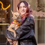 Nathalie Odzierejko Instagram - Lola, 8ans, Lévrier Italien (sur le papier) Très timide 🙈 & a ouvert un coffeeshop ☕️ 📍 @mousse.paris Très content d’avoir pu rencontrer et faire le portrait de Lola & Natoo lors de mon passage à Paris ! Encore un super binôme ! Merci à vous deux 🥰 Bravo @natoogram (et @natootoo ) pour la création du coffeeshop & salon de coiffure avec son associé @aurelienbertrand ! Et on oublie pas, on like on partage et on s’abonne ! 🥰😍 #gueulesdelyonnais #dog #chien #levrier #natoo #mousse #lola #dogfriendly #meetdog #microtrottoir #coffeeshop #coiffure Rue des Archives