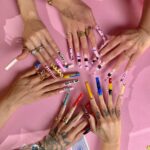 Nathalie Odzierejko Instagram - La plus grande compétition ongulaire au monde est de retour et c’est disponible sur ma chaîne 💅 quel bonheur de vous partager ce 2eme épisode avec les queens @gaellegd et @shera le tout dans un format upgradé ! Dites moi si ça vous a plu, j’ai hâte d’avoir vos retours ! (Lien dans ma bio)