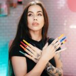 Nathalie Odzierejko Instagram - La plus grande compétition ongulaire au monde est de retour et c’est disponible sur ma chaîne 💅 quel bonheur de vous partager ce 2eme épisode avec les queens @gaellegd et @shera le tout dans un format upgradé ! Dites moi si ça vous a plu, j’ai hâte d’avoir vos retours ! (Lien dans ma bio)
