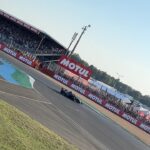 Nathalie Odzierejko Instagram - J’ai exploré le GP en maillot de cyclisme… hors thème la go. En même temps je me disais bien que c’était bizarre d’avoir des poches pour glisser des gourdes dans le dos🤔 C’était incroyable à voir ce @gp_explorer , quelle journée!! Bravo @xsqueezie et toute sa team d’avoir monté ça, c’est fou de voir à quel point l’événement rassemble et à quel point tout le monde était chaud 🔥🏁 #invitation #collaborationnonrémunérée LeMans