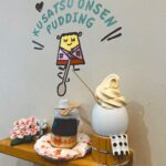 Nathalie Odzierejko Instagram - Le dernier vlog de notre voyage au Japon est en ligne! 1: matrixée dans ma capsule 2: 3 cafés gourmands en concert 3: un javelot de pomme de terre 4: mon poussin préféré 5: un picnic pas du tout champêtre 6: sailor chaise 7: voisin de dejeuner 8: photocall culinaire Merci encore @japanexperience_fr pour l’organisation de notre voyage, c’est inoubliable❤️ (collaboration non rémunérée) Japan