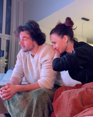 Nathalie Odzierejko Instagram - Et bon dimanche💕 ( … j’vais tout donner pour sauver les poumons d’ @anthony_colette 🫁, vous avez suivi notre live twitch hier ? )