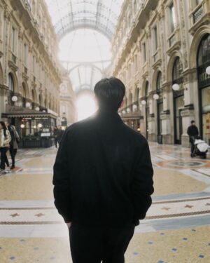 Nattawat Jirochtikul Instagram - Through the city #ZEGNAFW24 #ZEGNA
@zegnaofficial @alessandrosartoriofficial