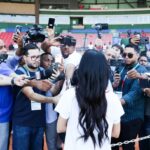 Natti Natasha Instagram - Hoy conocí a lo más grande que ha dado mi tierra como artista, músico y compositor @juanluisguerra . Que honor darle la mano al maestro. Crecí viendo todas estas personas triunfar y me honra ser parte de esta cultura DOMINICANA y representarla con Orgullo, Amor y RESPETO. Arriba los Latinos y los Domiii🇩🇴 @mlb @mlbdominicana