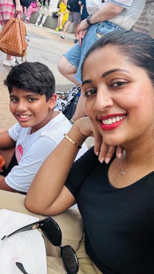 Navya Nair Instagram - Thank u @greets_publicschool  for giving me a moment of pride and happiness and I am sure many more to come .. thank u jaya mam and belinda mam .. 

My love to @arjun_ashokan and @lijopaul_editor .. 

#lifeisforyou #urmyworld 
#loveusai #mytruth